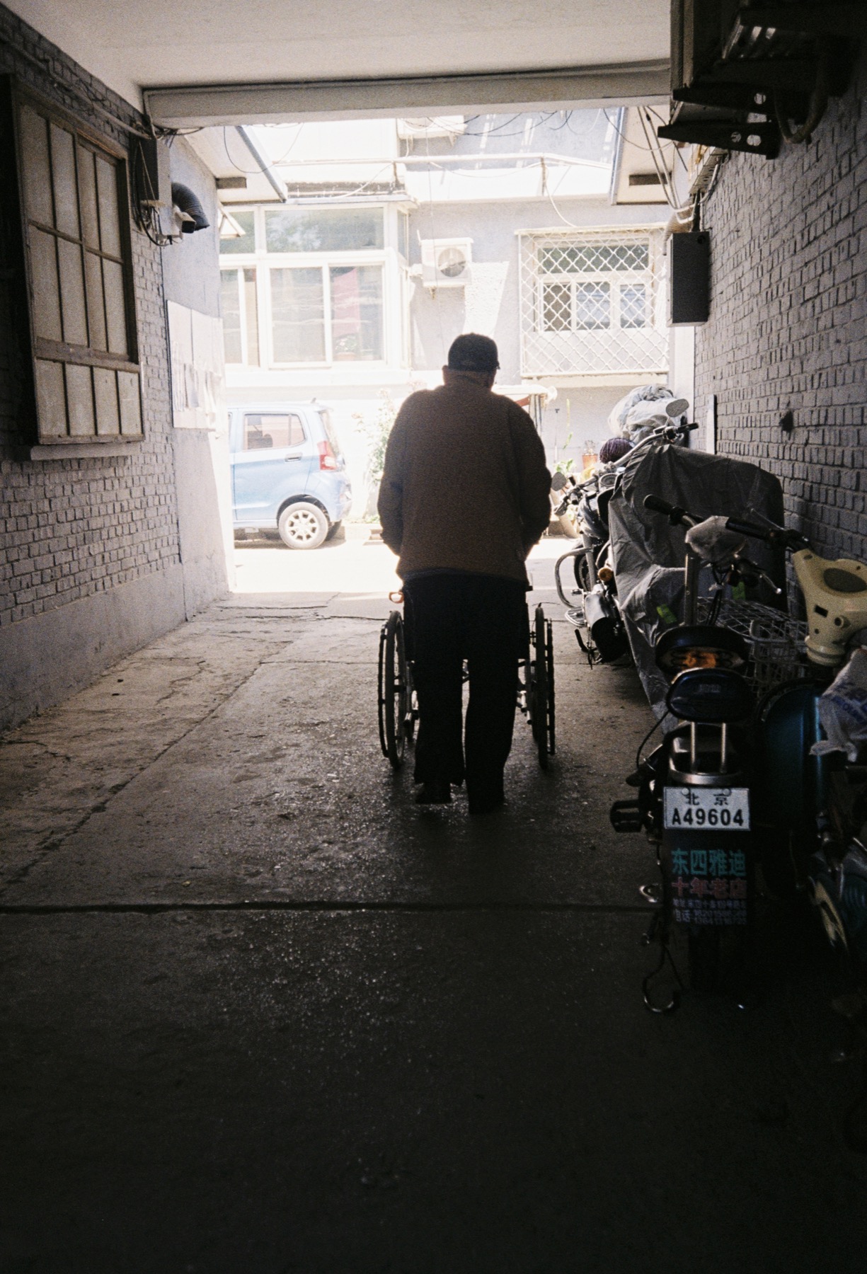 胡同中的日常瞬间 月亮 1