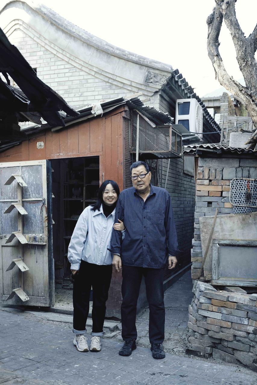 静流与胡同邻居的合影